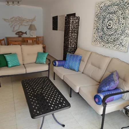 El Puerto Apartment *